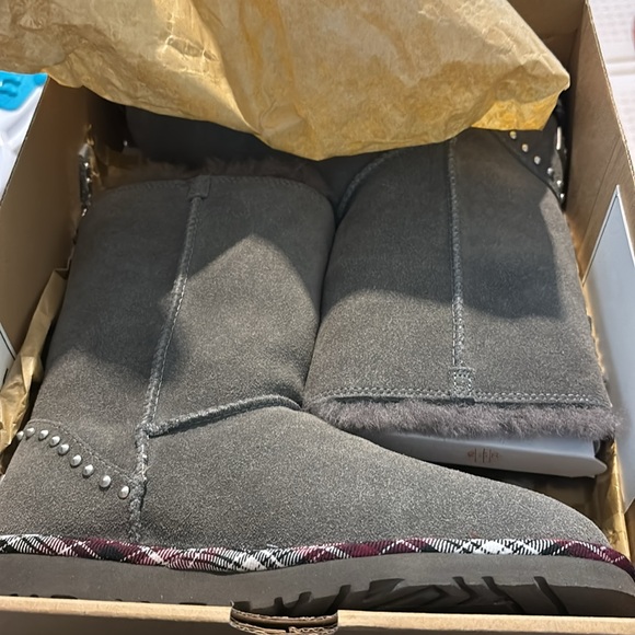NWT Ugg Exclusive Classic Short Rock 1007491 W/CHRC Charcoal Boot USA6/EU7 - Picture 4 of 5
